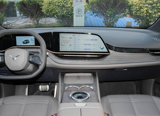 202/253 KW Motor Hongqi Limousine Electric Car with Max Speed of 200 Km/h and Length of 4925mm