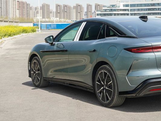 2025 Powerful Han L BYD Electric Vehicle with Max Power 500 KW and Leather Rudder 1000V High Voltage Fast Charging