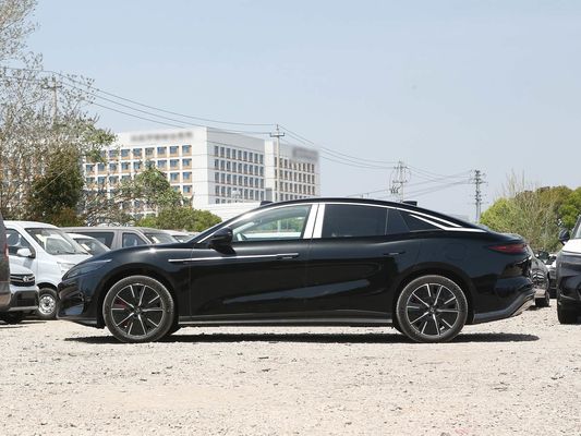 Model Vehicle 601km Range 83.2kWh Battery Capacity AWD Fast Charging Sunroof High Voltage Structure Comfortable for Family