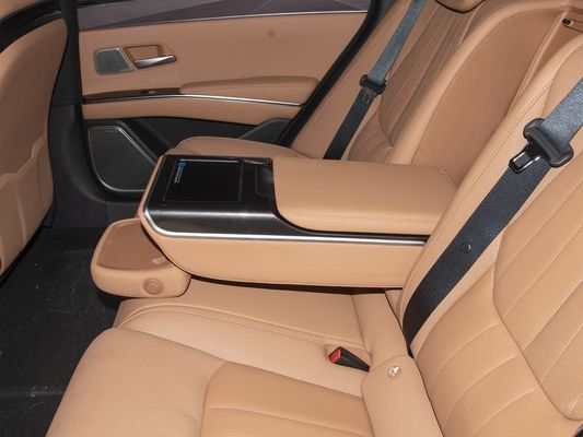 Model Vehicle 601km Range 83.2kWh Battery Capacity AWD Fast Charging Sunroof High Voltage Structure Comfortable for Family