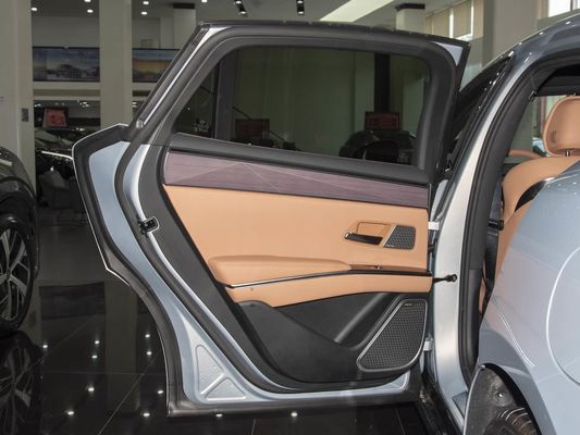 Model Vehicle 601km Range 83.2kWh Battery Capacity AWD Fast Charging Sunroof High Voltage Structure Comfortable for Family