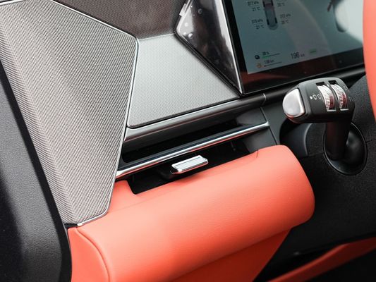 2025 BYD New Electric Vehicle for Performance Tang L 810kW Power AWD Fast Charging 1000w/h 600km Range Long Range 7 Seats with Sunroof