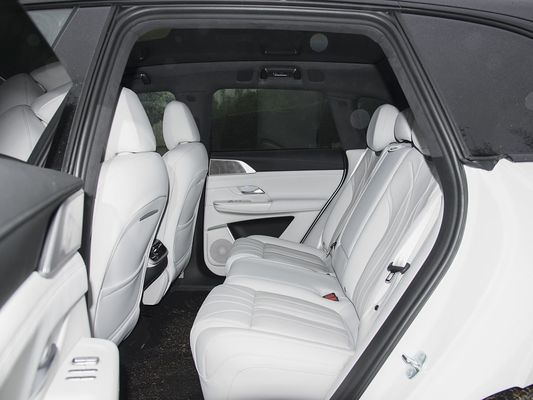 2025 Xpeng G9 Fully Electric SUV 93.1kWh Battery Capacity 423kW Max Motor Power 680km Long Range and Fast Charging with Sunroof