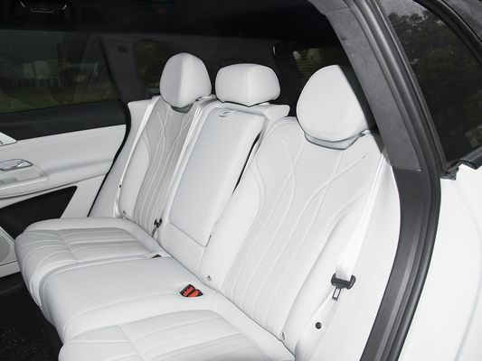 2025 Xpeng G9 Fully Electric SUV 93.1kWh Battery Capacity 423kW Max Motor Power 680km Long Range and Fast Charging with Sunroof