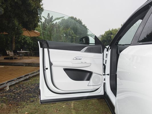 2025 Xpeng G9 Fully Electric SUV 93.1kWh Battery Capacity 423kW Max Motor Power 680km Long Range and Fast Charging with Sunroof